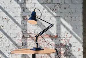 Anglepoise Original 1227 Brass skrivbordslampa, bläckblå