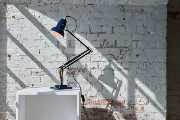 Anglepoise Original 1227 Brass skrivbordslampa, bläckblå