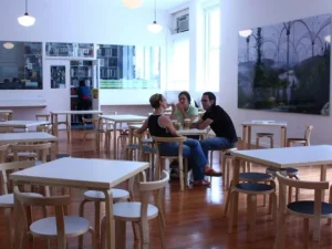 Artek Aalto pall E60, svart linoleum