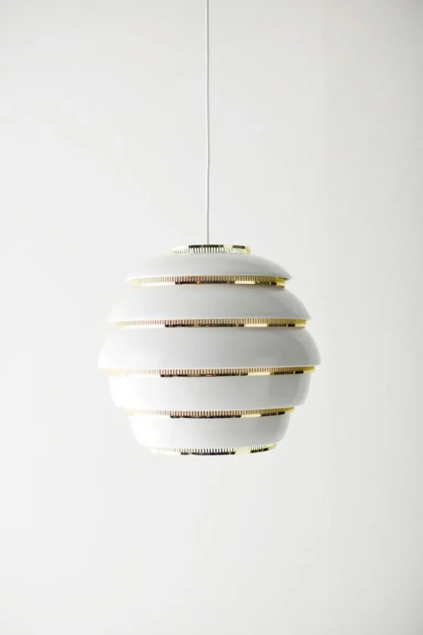 Artek Aalto pendellampa A331 ”Beehive”, vit - mässing