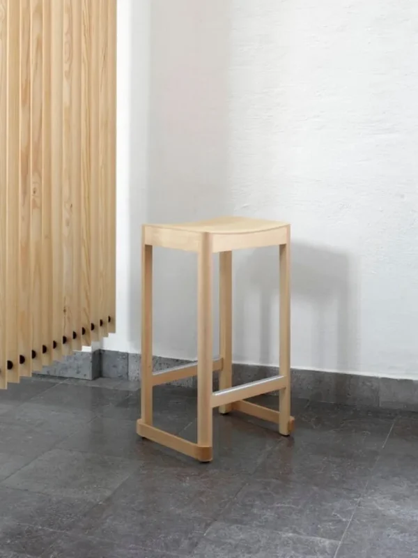 Artek Atelier barstol, 65 cm, lackerad bok