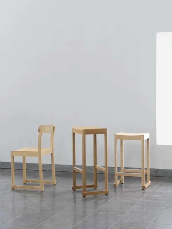 Artek Atelier barstol, 65 cm, mörkröd