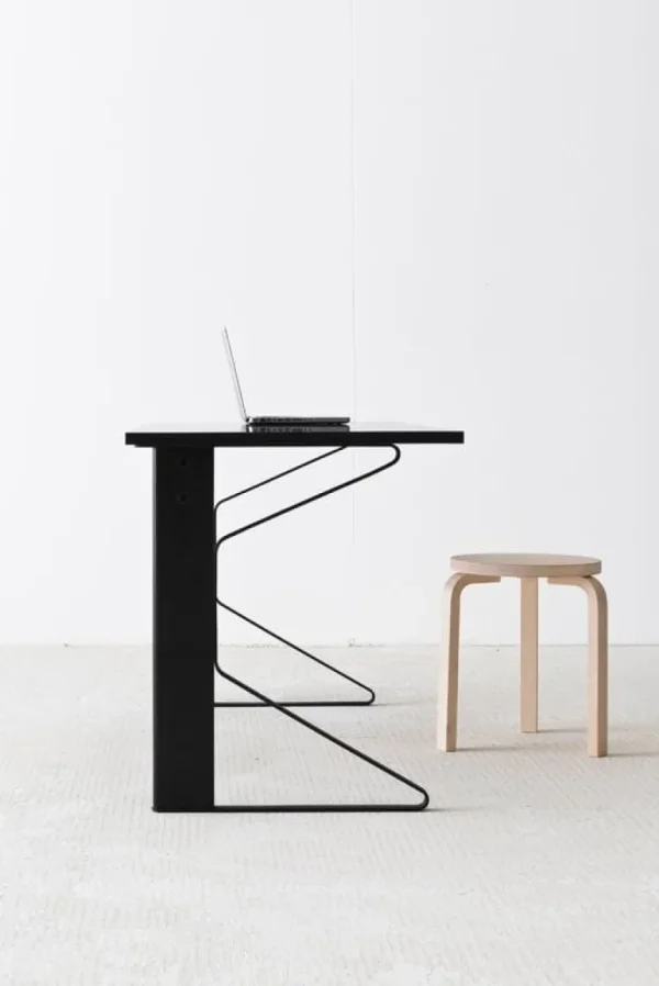 Artek Kaari skrivbord REB 005, svart laminat - svart ek