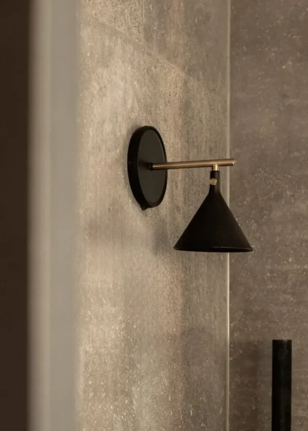 Audo Copenhagen Cast Sconce vägglampa med diffuser, IP44, svart