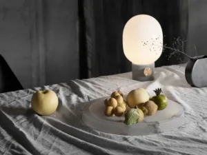 Audo Copenhagen JWDA bordslampa, ljus betong