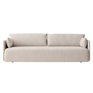 Audo Copenhagen Offset tresitsig soffa, Savanna 202