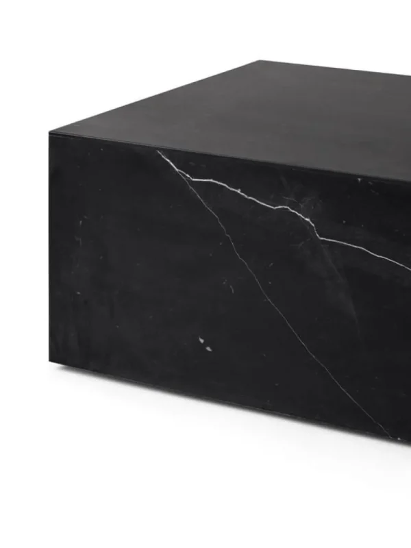 Audo Copenhagen Plinth lågt bord, svart Marquina-marmor