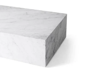 Audo Copenhagen Plinth lågt bord, vit Carrara-marmor