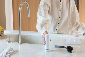 Brabantia SinkStyle klämbar diskmedelsdispenser, 200 ml, fresh white