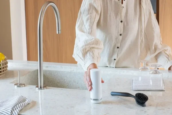 Brabantia SinkStyle klämbar diskmedelsdispenser, 200 ml, fresh white