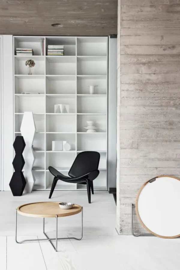 Carl Hansen & Søn CH07 Shell loungefåtölj, oljad valnöt - svart läder Thor 301