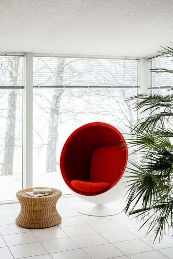 Eero Aarnio Originals Ball Chair, vit - röd