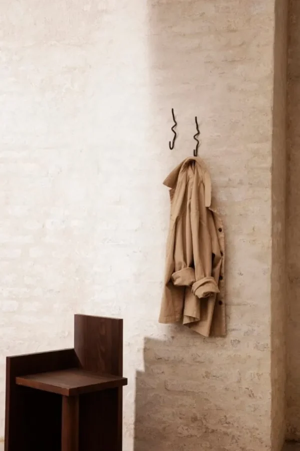 ferm LIVING Uta Piece sidobord/pall, mörk oljad furu