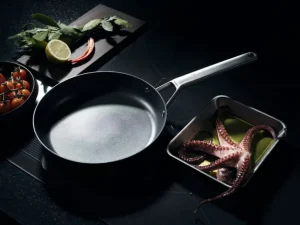 Fiskars Taiten stekpanna, 26 cm