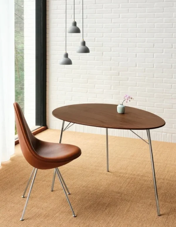 Fritz Hansen Egg bord, 115 x 84 cm, krom - valnöt