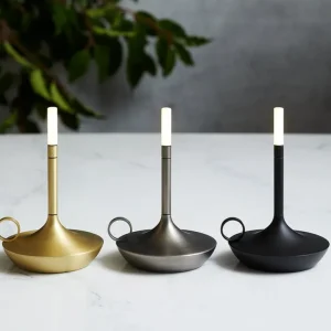 Graypants Wick S bärbar bordslampa, mässing
