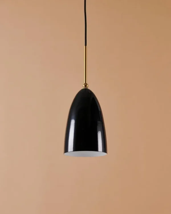 GUBI Gräshoppa taklampa, svart, glansig
