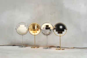 GUBI Multi-Lite bordslampa, mässing - svart semimatt