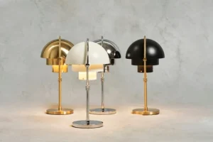 GUBI Multi-Lite bärbar bordslampa, mässing - mässing