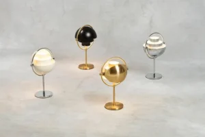 GUBI Multi-Lite bärbar bordslampa, mässing - mässing