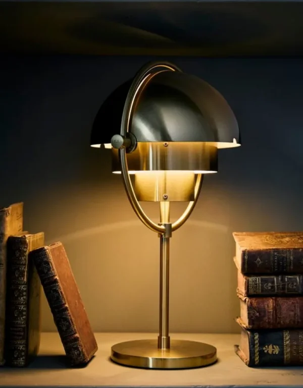 GUBI Multi-Lite bärbar bordslampa, mässing - mässing