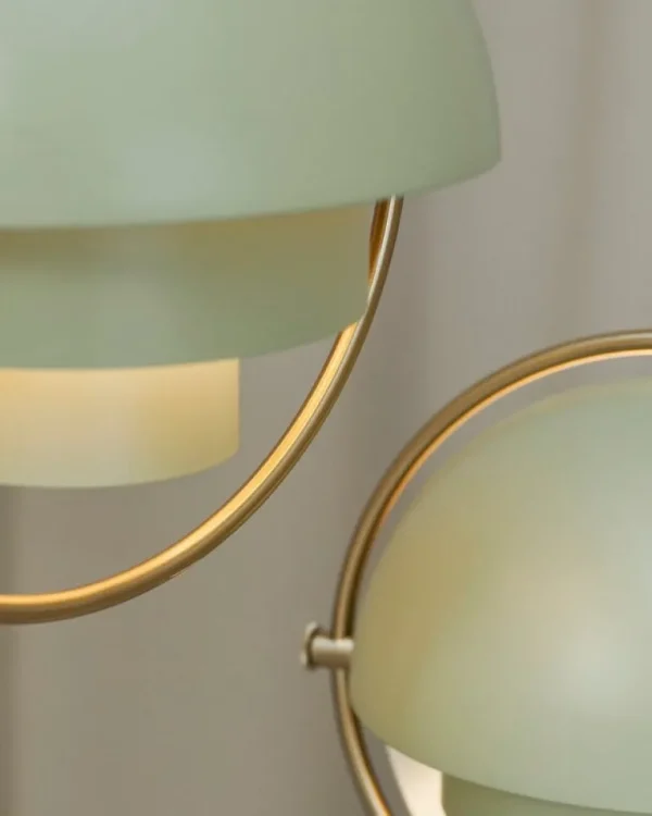 GUBI Multi-Lite pendellampa, liten, mässing - desert sage