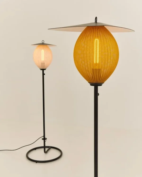 GUBI Satellite Outdoor golvlampa, svart - gräddvit
