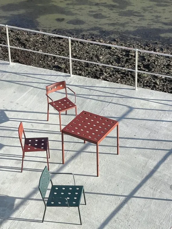 HAY Balkong fåtölj, järnröd