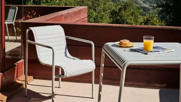 HAY Palissade Quilted dyna för matstol med armstöd, himmelsgrå