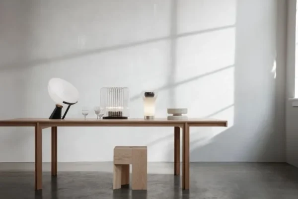 Karakter Lari Mini bärbar bordslampa