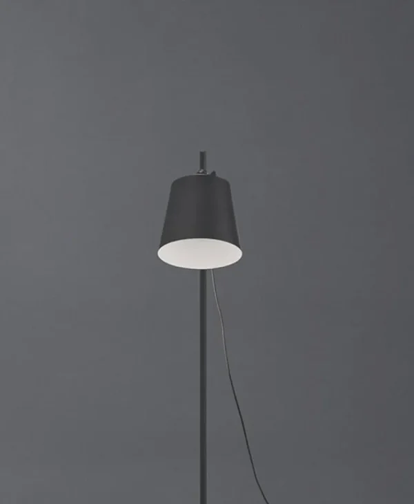 Karakter Steel Lab Light golvlampa, svart