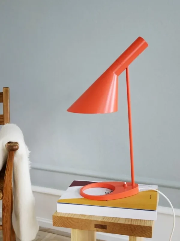 Louis Poulsen AJ bordslampa, electric orange