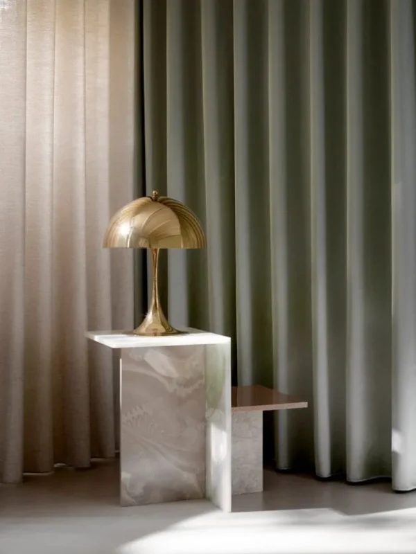Louis Poulsen Panthella 320 bordslampa, mässing