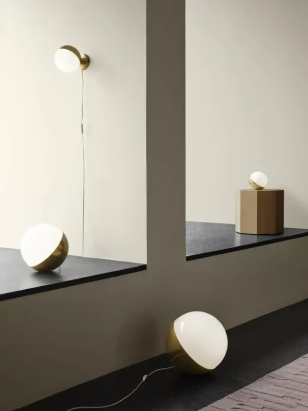 Louis Poulsen VL Studio 320 bords-/golvlampa, mässing