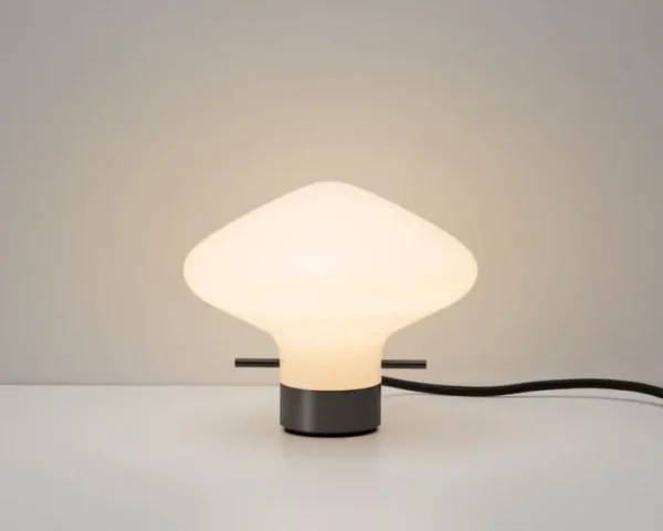 LYFA Repose bordslampa 175, opal - svart