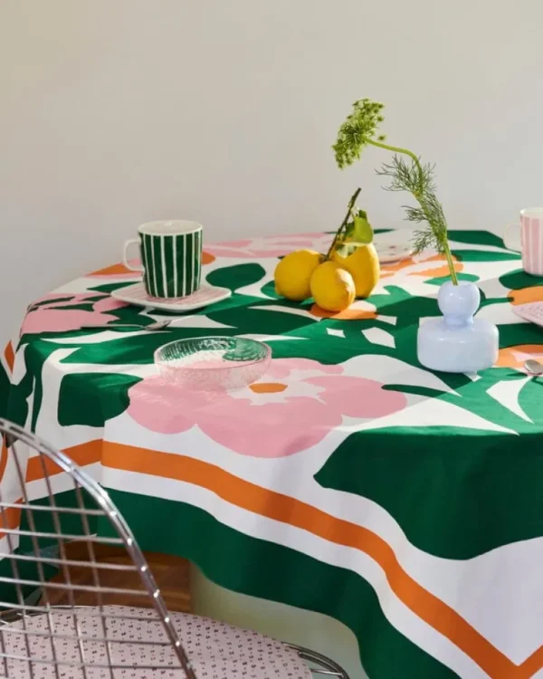 Marimekko Green Green bordsduk, 140 x 140 cm, vit - grön - rosa - orange