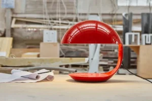 Martinelli Luce Cobra bordslampa, 50 years, röd