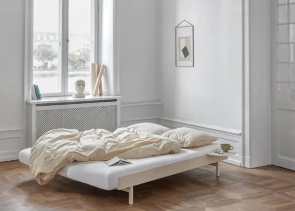 Moebe Nattduksbord, sand