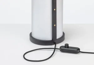 Motarasu Enso bordslampa, vit - svartbetsad ek