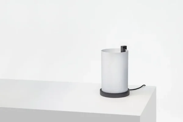 Motarasu Enso bordslampa, vit - svartbetsad ek