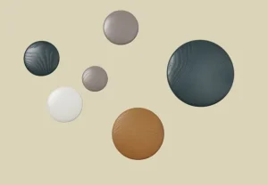 Muuto Dots Wood klädkrok, brungrå