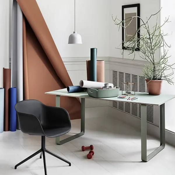 Muuto Fiber fåtölj, snurrfunktion, svart