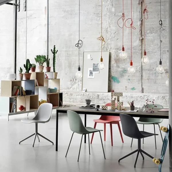 Muuto Fiber stol, rörram, vit