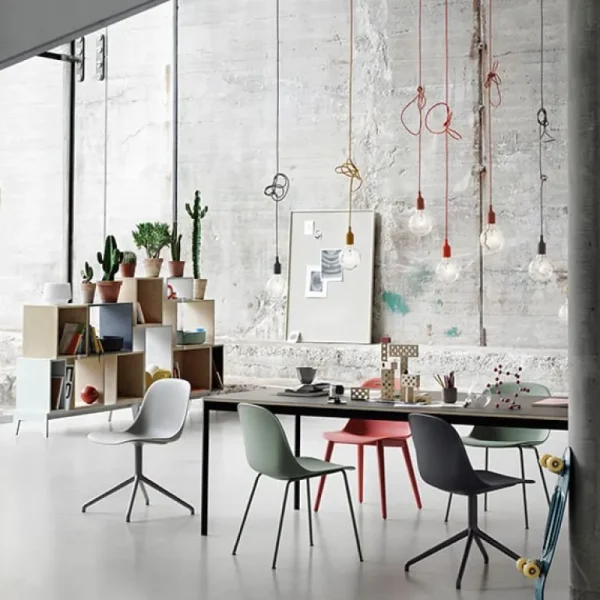 Muuto Fiber stol, snurrfunktion, svart läder