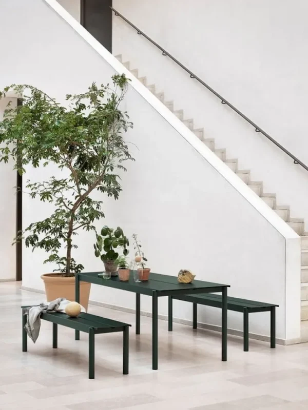 Muuto Linear Steel bänk 110 cm, mörkgrön