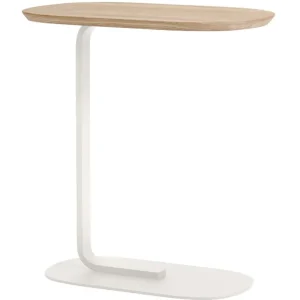 Muuto Relate sidobord 60,5 cm, massiv ek - naturvit