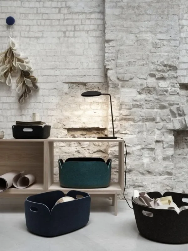 Muuto Restore bricka, svartmelerad