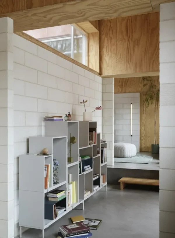 Muuto Stacked hyllmodul med bakstycke, liten, ljusgrå