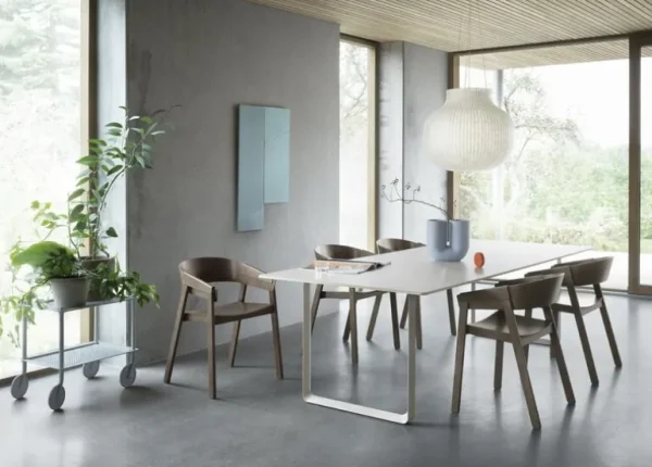 Muuto Strand stängd pendellampa, 60 cm