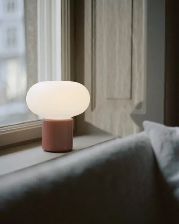 New Works Karl-Johan bärbar bordslampa, jordröd